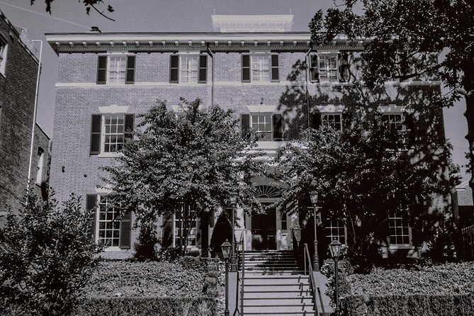 Socialites and Spies of Georgetown Walking Tour - Martin’s Tavern, JFK, and Georgetown’s famous meeting place