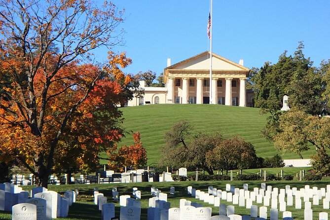 Visit Arlington National Cemetery with one of DC's best guides! - Key points at a glance