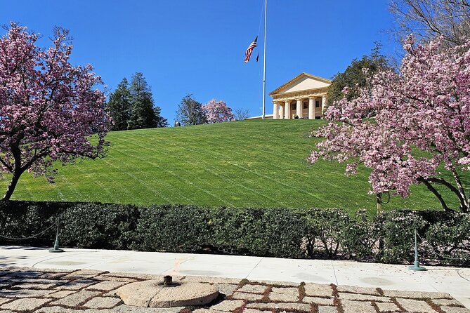 Visit Arlington National Cemetery with one of DC's best guides! - Why the Tomb of the Unknown Soldier anchors the visit