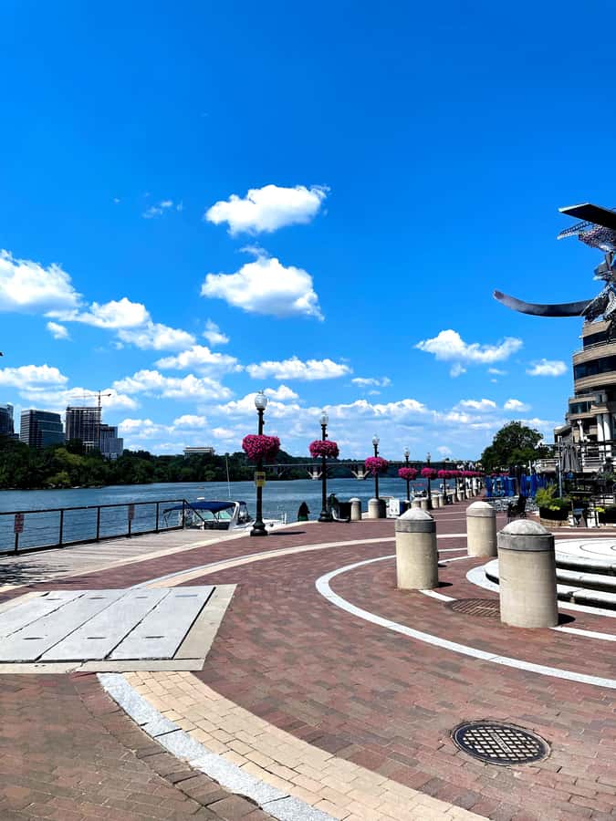 Washington D.C.: Georgetown Guided Secret Food Tour - A historic townhouse and a dish tied to Washington