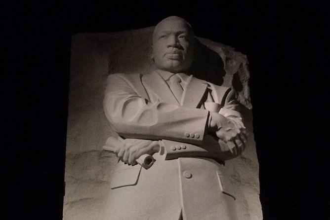 Washington DC After Dark Night-Time Sightseeing Wonder Tour - The World War II Memorial at night