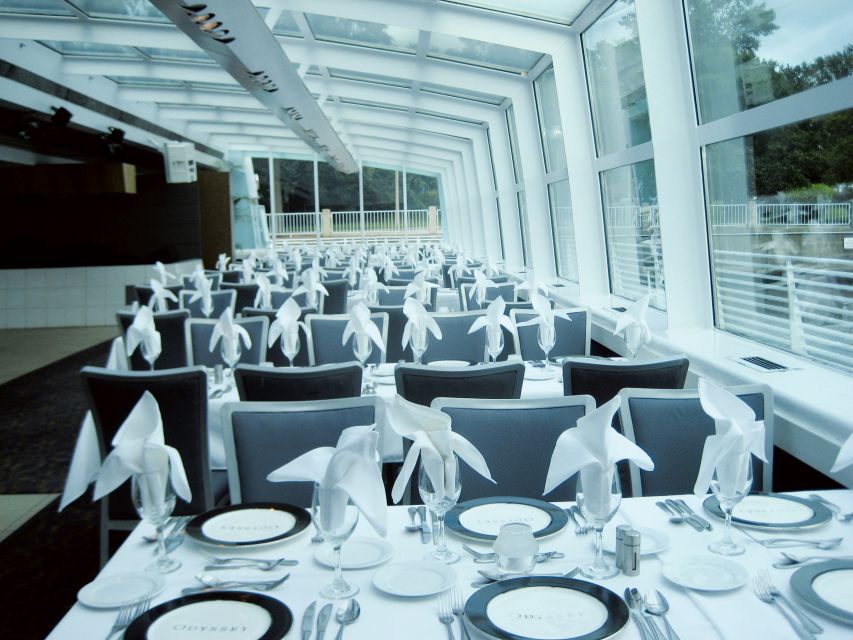 Washington DC: Christmas Eve Gourmet Brunch or Dinner Cruise - Music, service, and the mood on board
