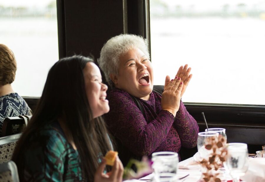 Washington DC: Christmas Eve Gourmet Brunch or Dinner Cruise - Dress code and holiday comfort