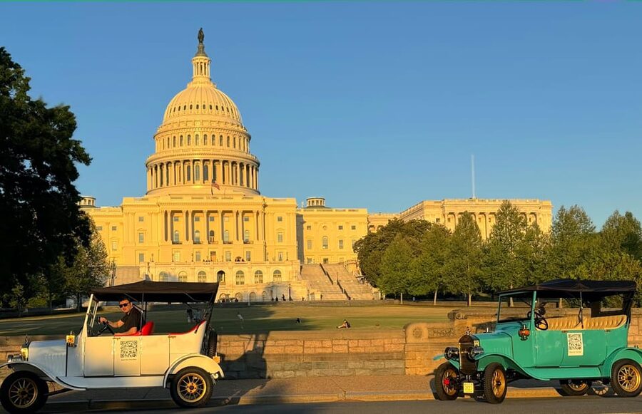 Washington, DC: Day & Night Electric Cart & Vintage Car Tour - Daytime or nighttime tour?