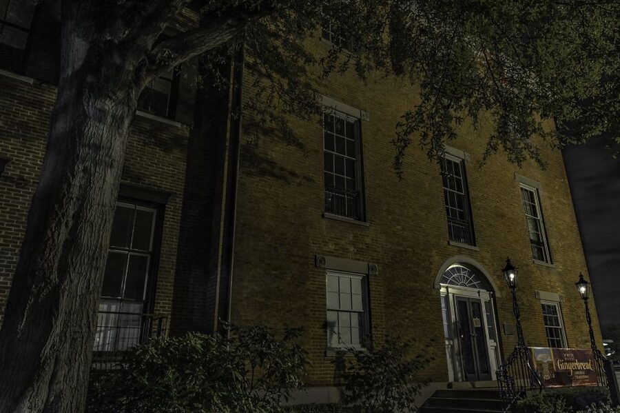 Washington, DC: Ghosts and Spirits Haunted Walking Tour - What the guides add to the experience
