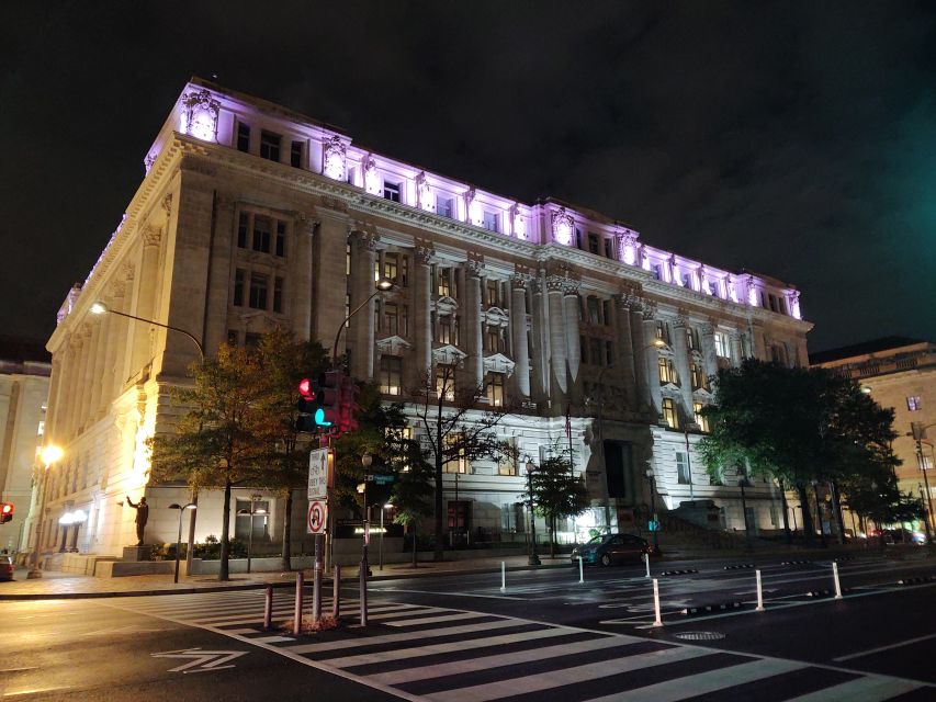 Washington DC: Ghosts Boos and Booze Haunted Pub Crawl - The guides make or break the evening