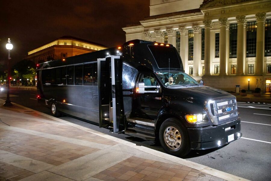 Washington, DC: Holiday Lights Nighttime Bus Tour - A fast route through Washington’s Christmas season