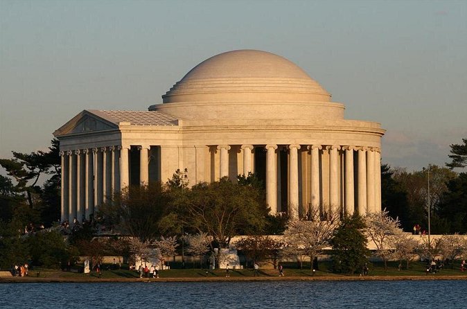Washington DC Minibus City Night Tour - The National Mall links the major sights