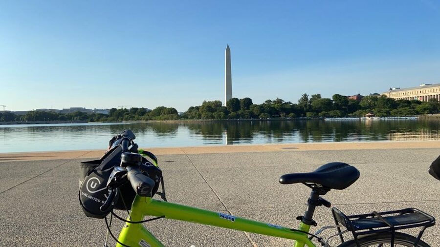 Washington DC: Monuments and Memorials Bike Tour - Washington Monument and Smithsonian Castle