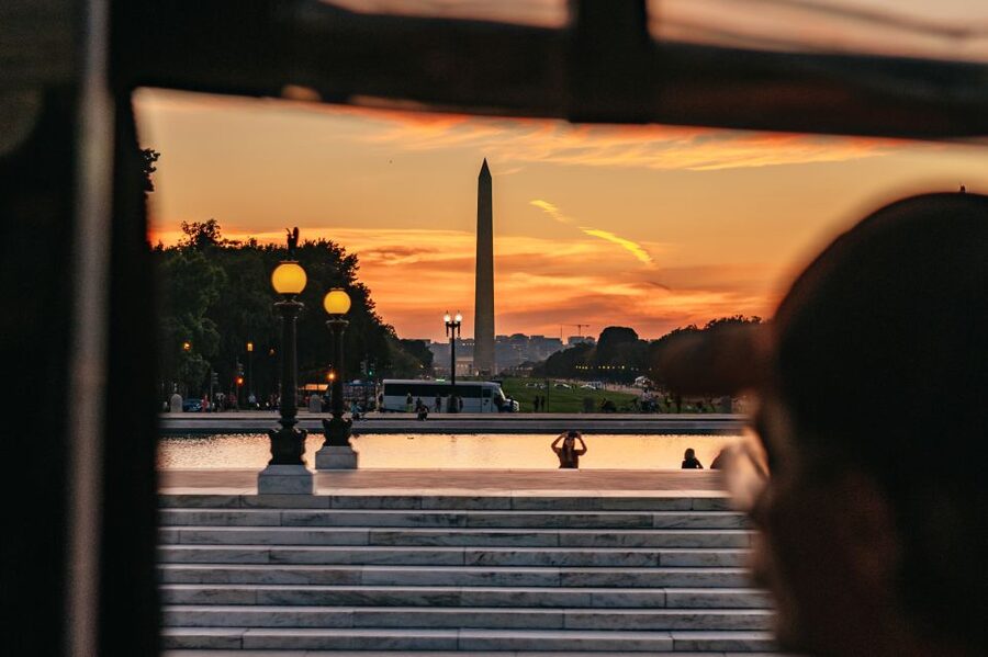 Washington DC: Monuments by Moonlight Nighttime Trolley Tour - Stop one: Lincoln, Vietnam, and Korean War Memorials
