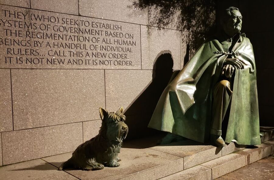 Washington DC: Monuments by Moonlight Nighttime Trolley Tour - What happens with Iwo Jima