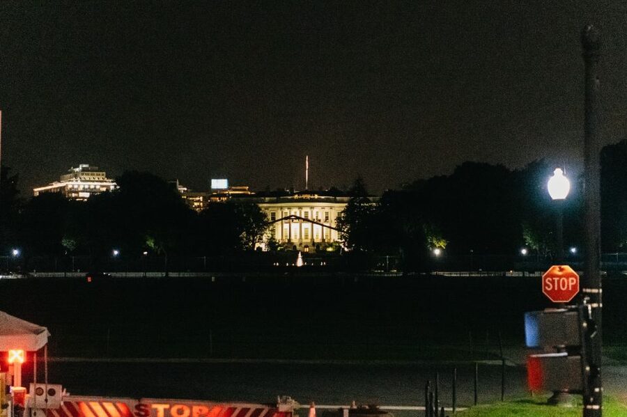 Washington DC: Monuments by Moonlight Nighttime Trolley Tour - Guide style: facts, humor, and local color
