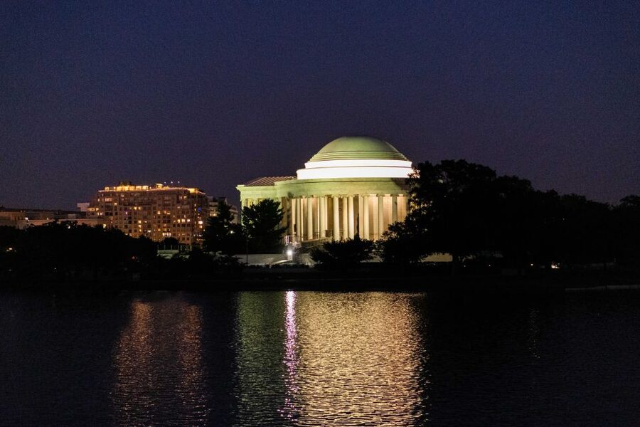 Washington DC: Monuments by Moonlight Nighttime Trolley Tour - Who will get the most from this tour?