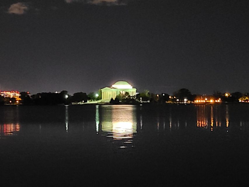 Washington DC: Monuments by Night Bike Tour - War memorials and the Lincoln Memorial