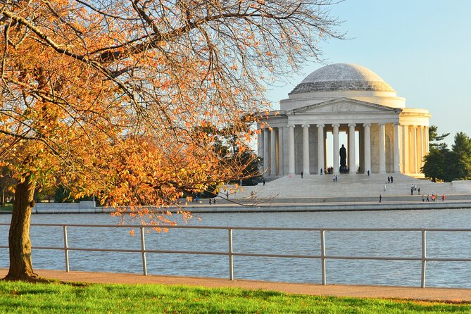 Washington DC Monuments Self-Guided Walking Audio Tour - The Washington Monument and Sculpture Garden