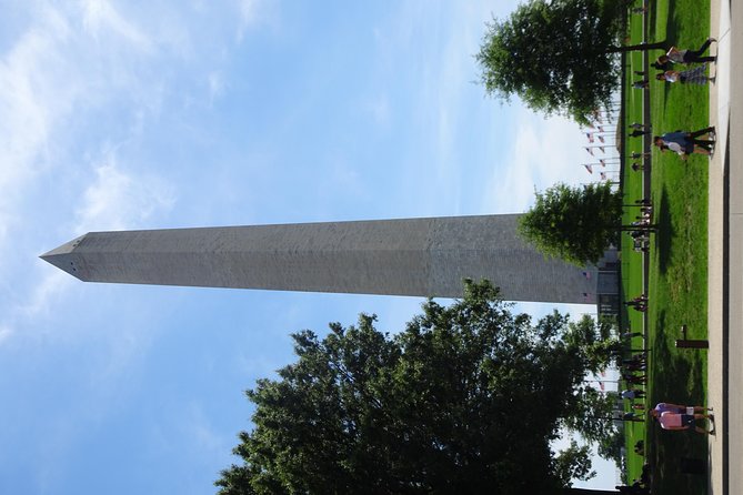 Washington DC Monuments self-guided walking tour & scavenger hunt - World War II Memorial and Washington Monument