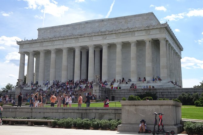 Washington DC Monuments self-guided walking tour & scavenger hunt - Vietnam Women’s Memorial and Vietnam Veterans Memorial
