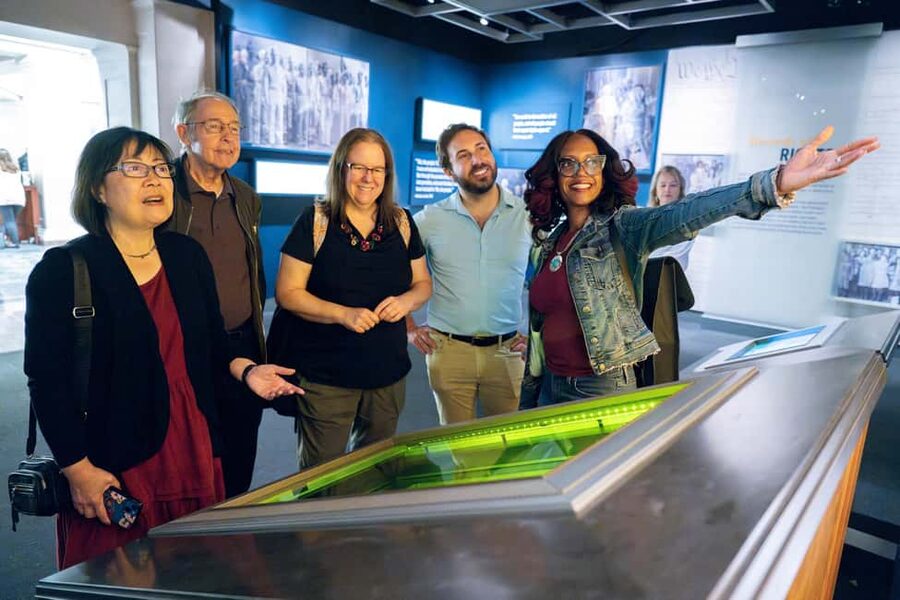 Washington DC: National Archives and US Capitol Guided Tour - What the small group changes