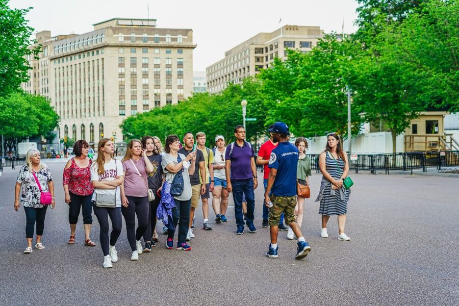 Washington DC: National Mall Night Bus Tour - Martin Luther King Jr. Memorial and the war memorials