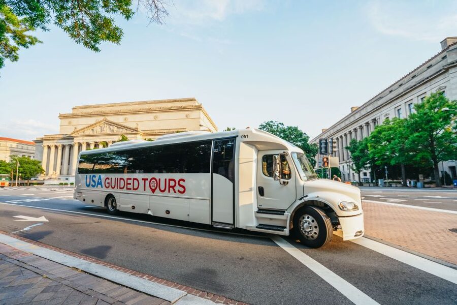 Washington DC: National Mall Night Bus Tour - Lincoln Memorial: the emotional center of the evening
