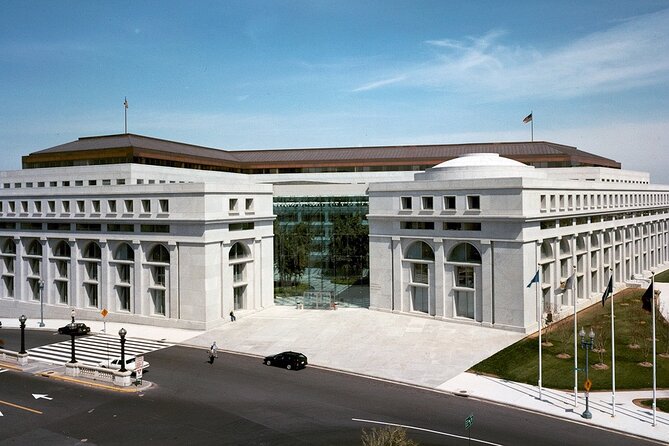 Washington DC Neighborhoods Personalized Self-Guided App Tour - The Supreme Court puts the legal system in context