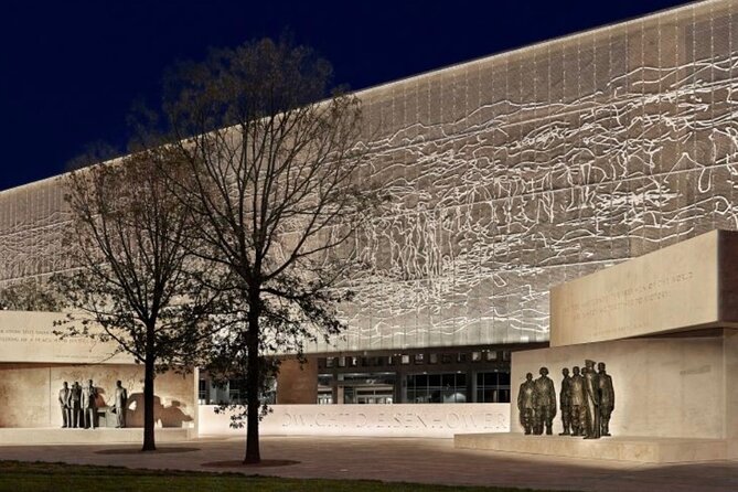 Washington DC Night-Time City Tour - What the guides add to the experience