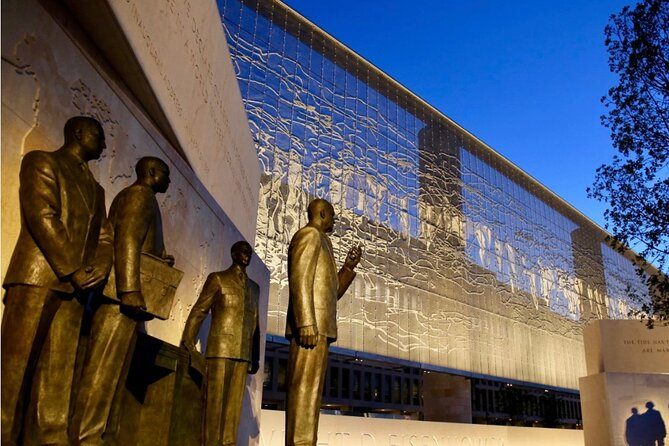 Washington DC Night-Time City Tour - The Jefferson Memorial and the presidential memorials