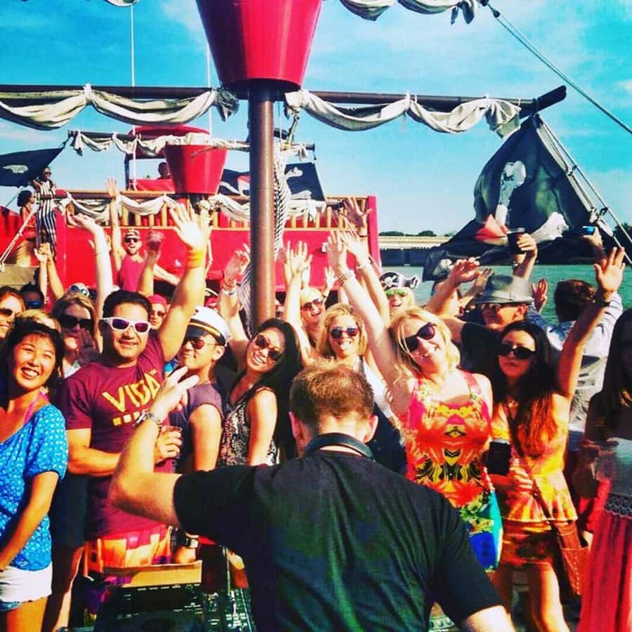 Washington DC: Pirate Ship Cruise with Open Bar - The first minutes aboard the pirate ship