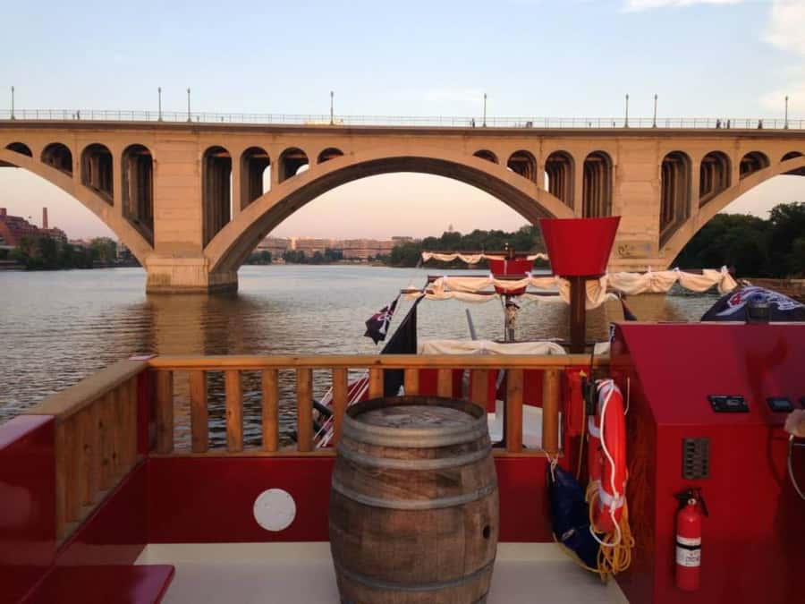 Washington DC: Pirate Ship Cruise with Open Bar - Two hours of Washington views from the water
