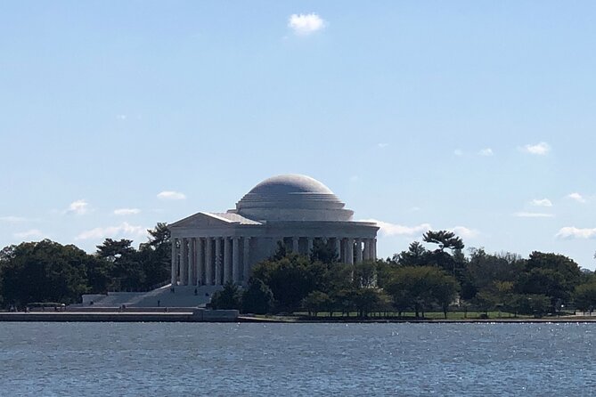 Washington DC Private Guided Bus Day Tour with Step Off Guide - Lincoln Memorial: the strongest opening stop