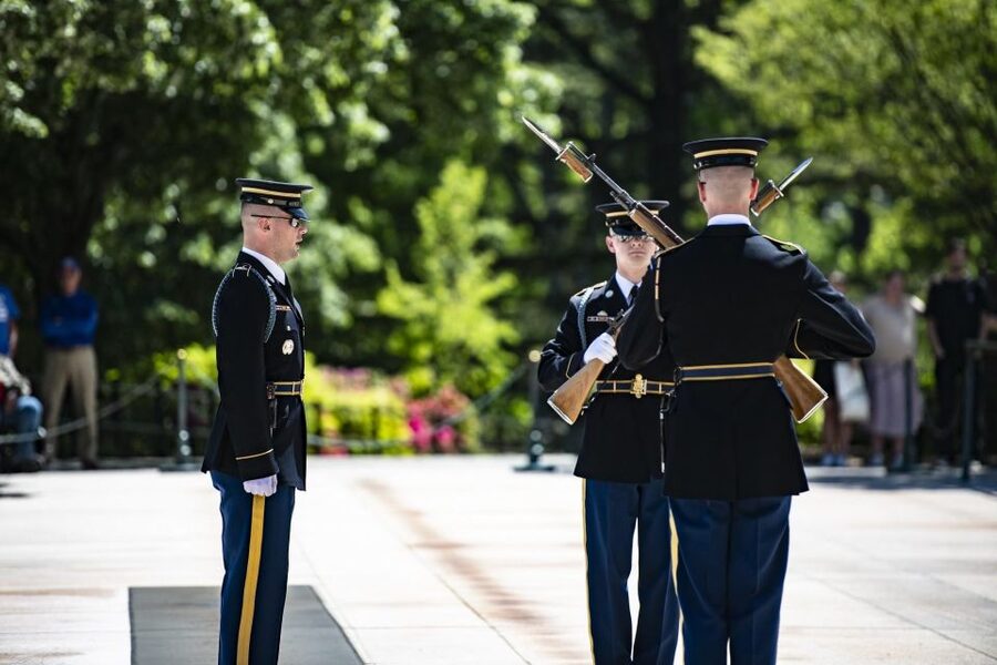 Washington DC: Private Tour with Luxury Vehicle - Museums and federal buildings