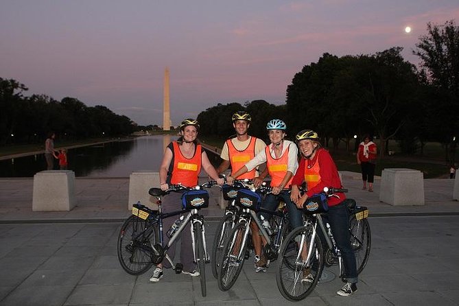 Washington DC Sites at Night Guided Bicycle Tour - Vietnam Women’s Memorial and Vietnam Veterans Memorial