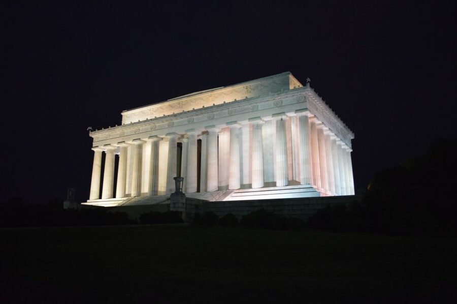 Washington DC: Small-Group 3-Hour Night Tour - World War II Memorial and the reflecting pool