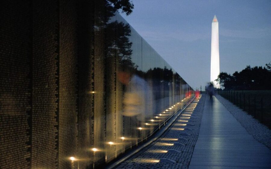 Washington DC: Small-Group 3-Hour Night Tour - Lincoln Memorial: the evening centerpiece