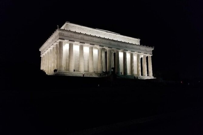 Washington DC Small-Group Evening City Tour - Lincoln Memorial offers the evening’s grandest setting