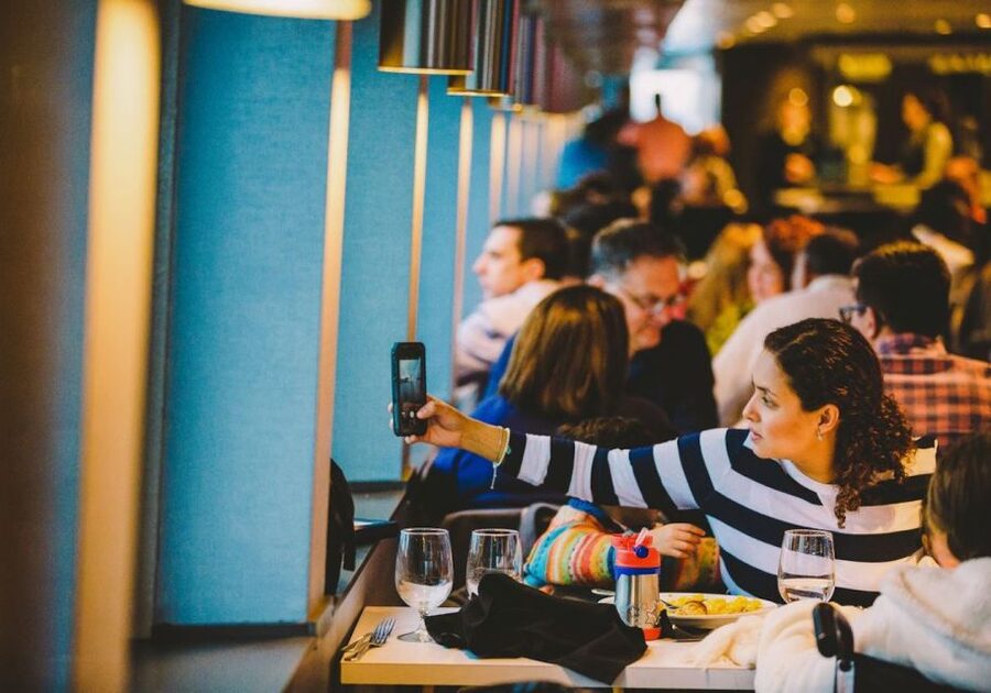 Washington, DC: Thanksgiving Day Lunch Cruise - A Thanksgiving meal with a moving view